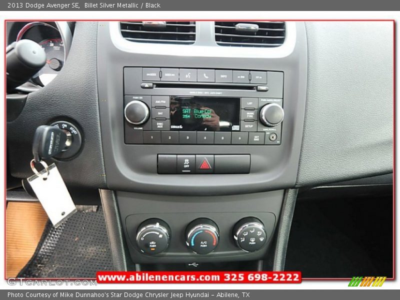 Billet Silver Metallic / Black 2013 Dodge Avenger SE