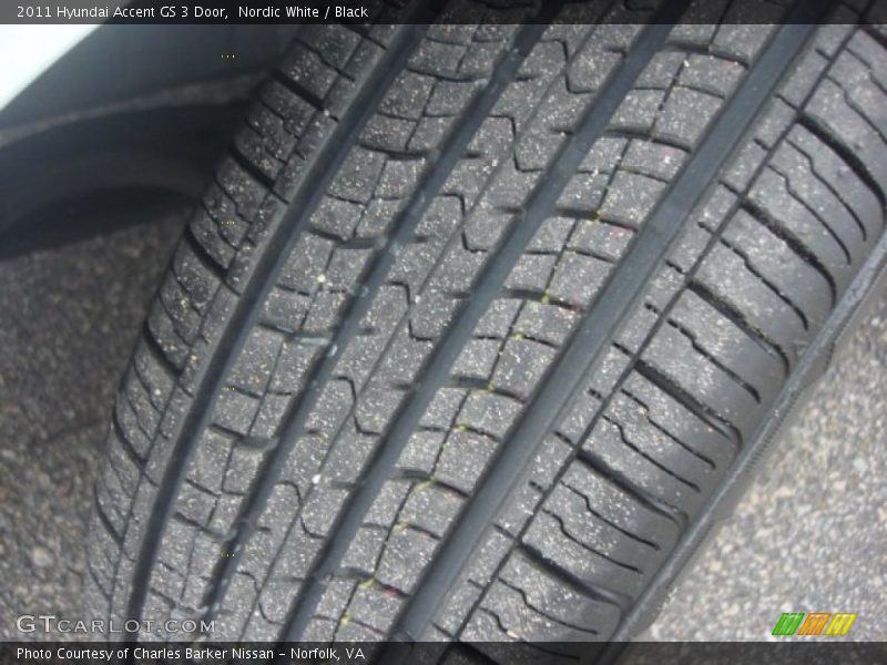 Nordic White / Black 2011 Hyundai Accent GS 3 Door