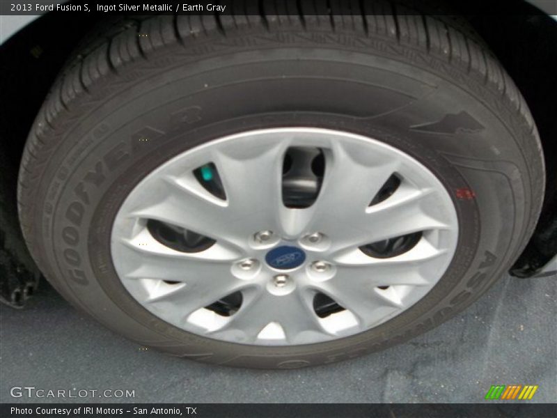Ingot Silver Metallic / Earth Gray 2013 Ford Fusion S