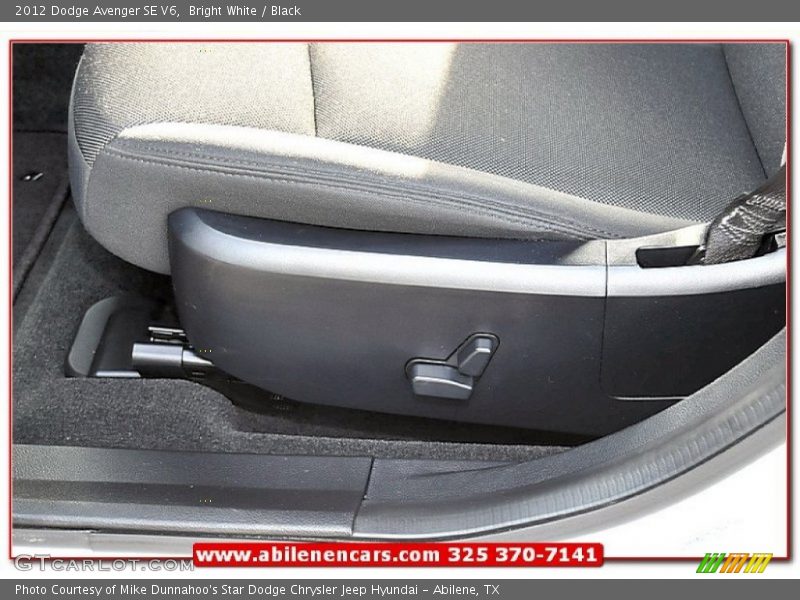 Bright White / Black 2012 Dodge Avenger SE V6