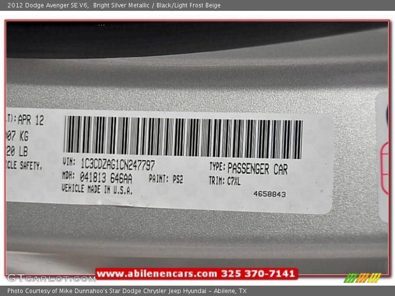 Bright Silver Metallic / Black/Light Frost Beige 2012 Dodge Avenger SE V6