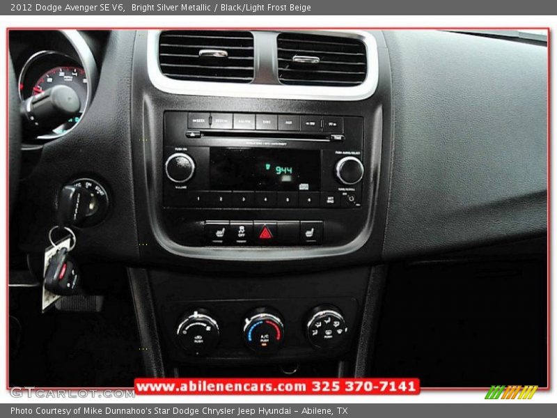 Bright Silver Metallic / Black/Light Frost Beige 2012 Dodge Avenger SE V6