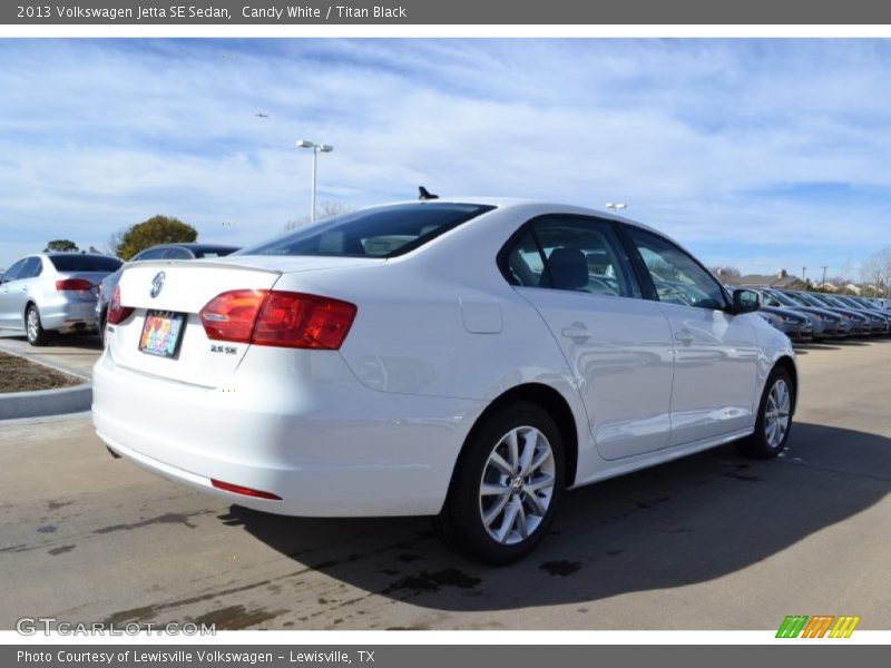 Candy White / Titan Black 2013 Volkswagen Jetta SE Sedan