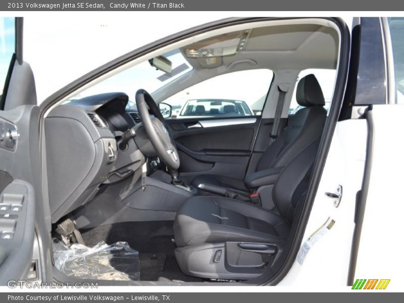 Candy White / Titan Black 2013 Volkswagen Jetta SE Sedan