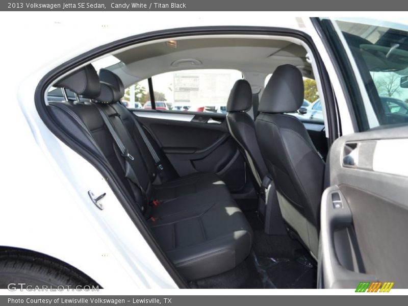 Candy White / Titan Black 2013 Volkswagen Jetta SE Sedan