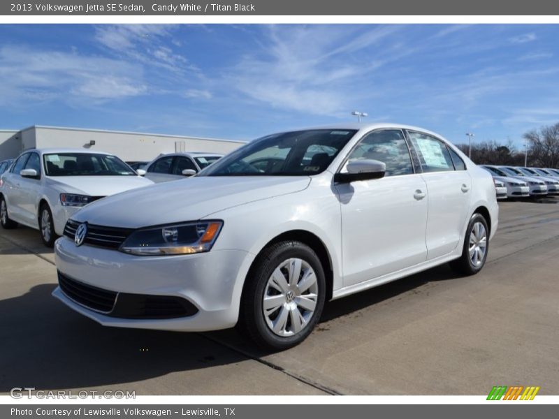 Candy White / Titan Black 2013 Volkswagen Jetta SE Sedan