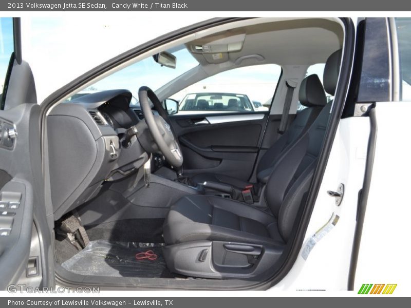 Candy White / Titan Black 2013 Volkswagen Jetta SE Sedan
