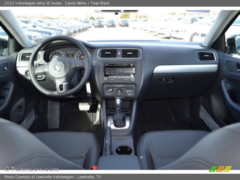 Candy White / Titan Black 2013 Volkswagen Jetta SE Sedan