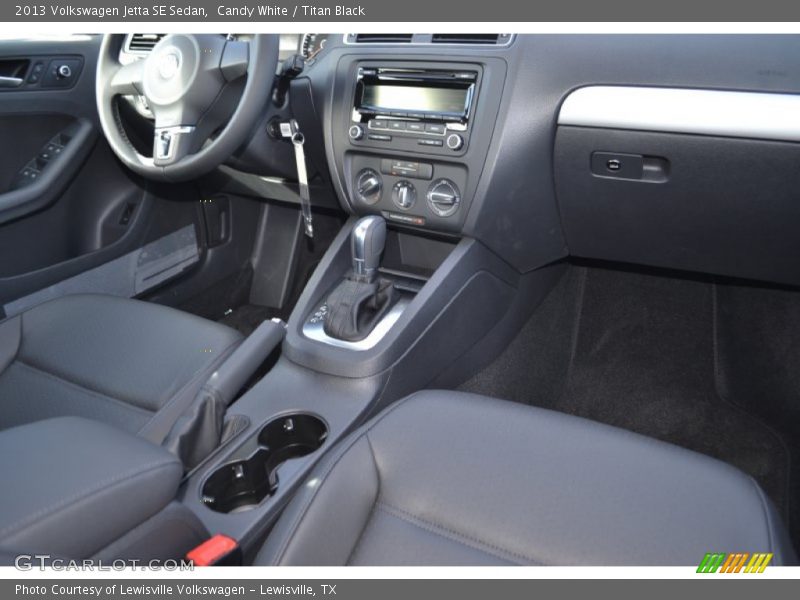 Candy White / Titan Black 2013 Volkswagen Jetta SE Sedan