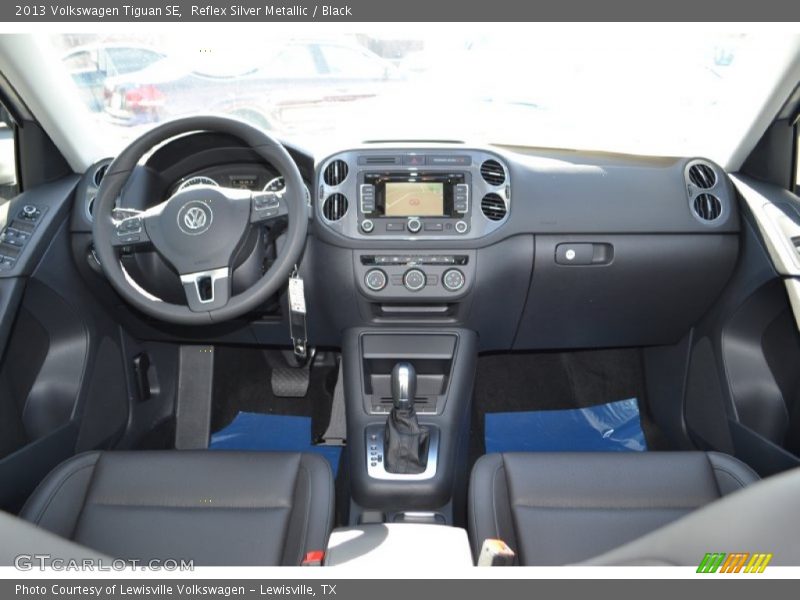 Reflex Silver Metallic / Black 2013 Volkswagen Tiguan SE