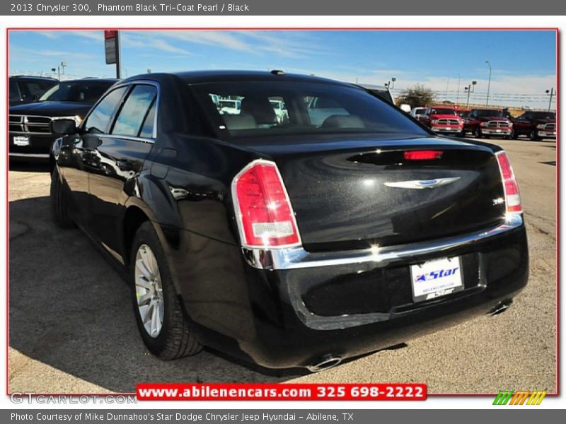 Phantom Black Tri-Coat Pearl / Black 2013 Chrysler 300