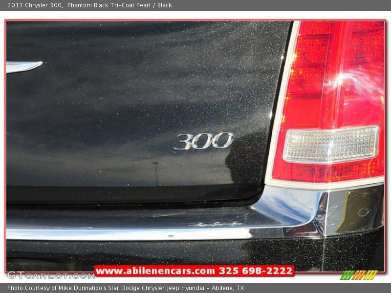 Phantom Black Tri-Coat Pearl / Black 2013 Chrysler 300