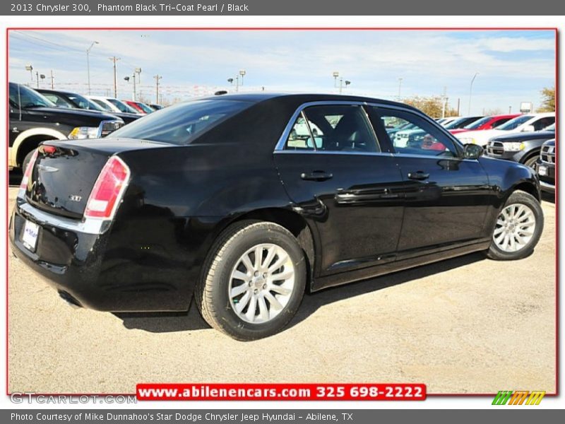 Phantom Black Tri-Coat Pearl / Black 2013 Chrysler 300
