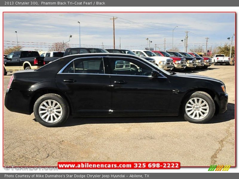 Phantom Black Tri-Coat Pearl / Black 2013 Chrysler 300