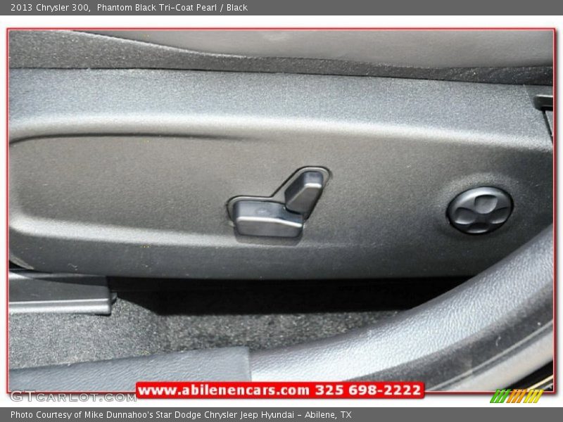 Phantom Black Tri-Coat Pearl / Black 2013 Chrysler 300