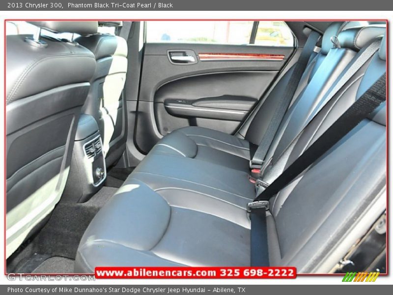 Phantom Black Tri-Coat Pearl / Black 2013 Chrysler 300
