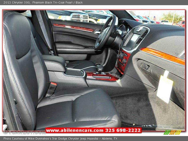 Phantom Black Tri-Coat Pearl / Black 2013 Chrysler 300