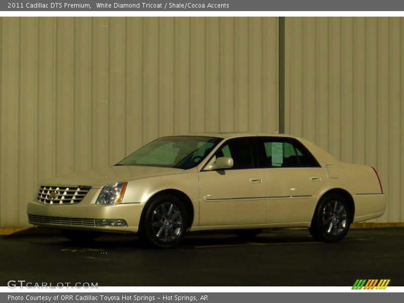 White Diamond Tricoat / Shale/Cocoa Accents 2011 Cadillac DTS Premium