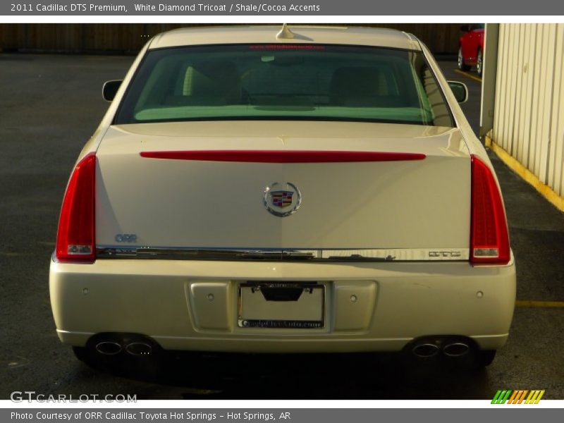 White Diamond Tricoat / Shale/Cocoa Accents 2011 Cadillac DTS Premium
