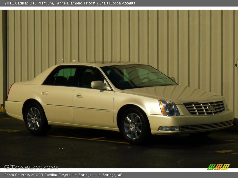 White Diamond Tricoat / Shale/Cocoa Accents 2011 Cadillac DTS Premium