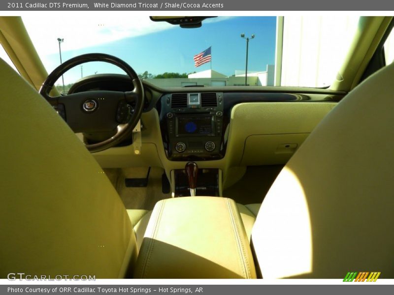 White Diamond Tricoat / Shale/Cocoa Accents 2011 Cadillac DTS Premium
