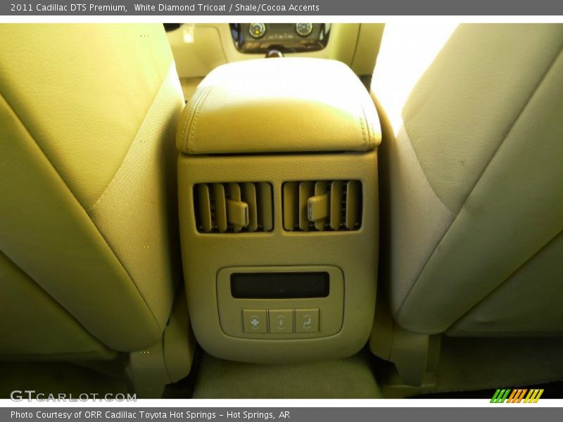 White Diamond Tricoat / Shale/Cocoa Accents 2011 Cadillac DTS Premium
