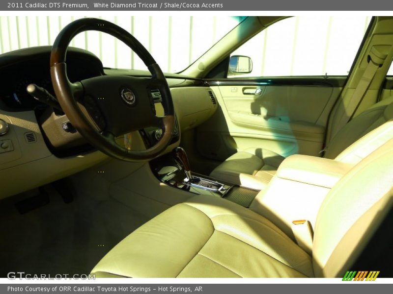 White Diamond Tricoat / Shale/Cocoa Accents 2011 Cadillac DTS Premium