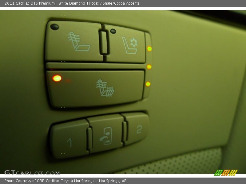 White Diamond Tricoat / Shale/Cocoa Accents 2011 Cadillac DTS Premium