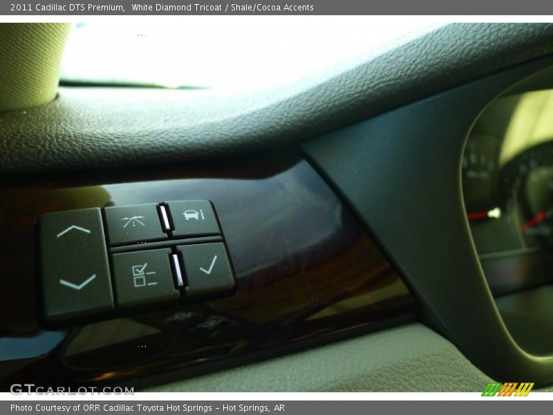 White Diamond Tricoat / Shale/Cocoa Accents 2011 Cadillac DTS Premium