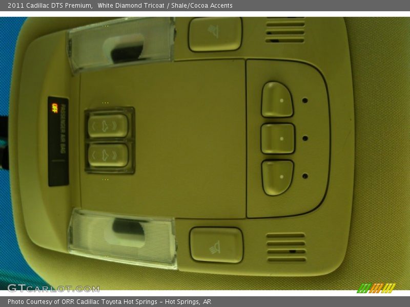 White Diamond Tricoat / Shale/Cocoa Accents 2011 Cadillac DTS Premium