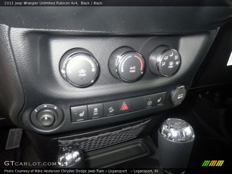Controls of 2013 Wrangler Unlimited Rubicon 4x4