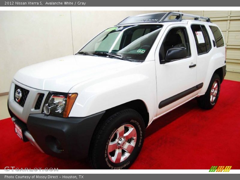 Avalanche White / Gray 2012 Nissan Xterra S