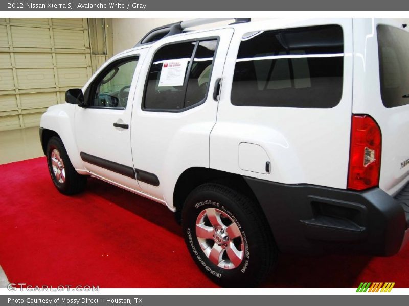 Avalanche White / Gray 2012 Nissan Xterra S