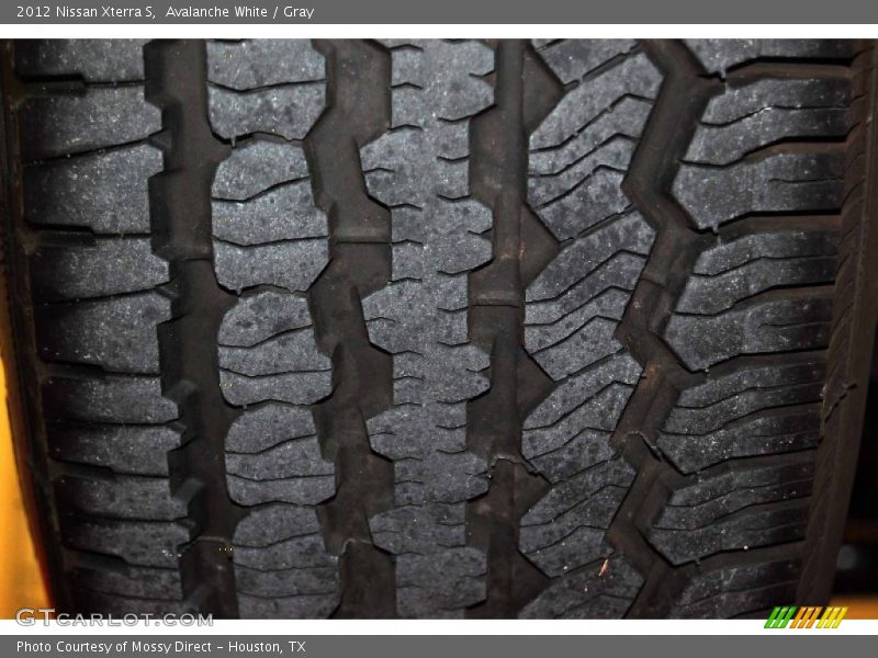 Avalanche White / Gray 2012 Nissan Xterra S