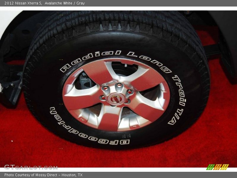Avalanche White / Gray 2012 Nissan Xterra S