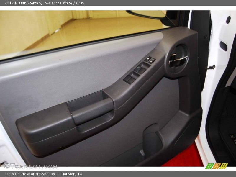 Avalanche White / Gray 2012 Nissan Xterra S