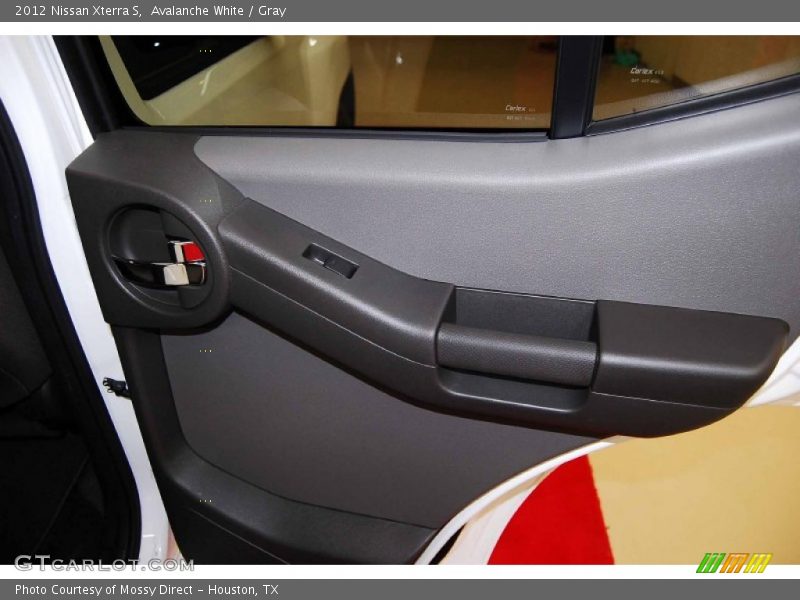 Avalanche White / Gray 2012 Nissan Xterra S
