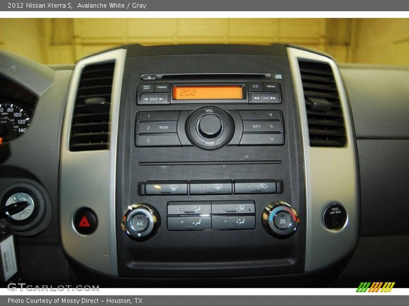 Avalanche White / Gray 2012 Nissan Xterra S