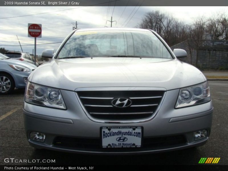 Bright Silver / Gray 2009 Hyundai Sonata SE