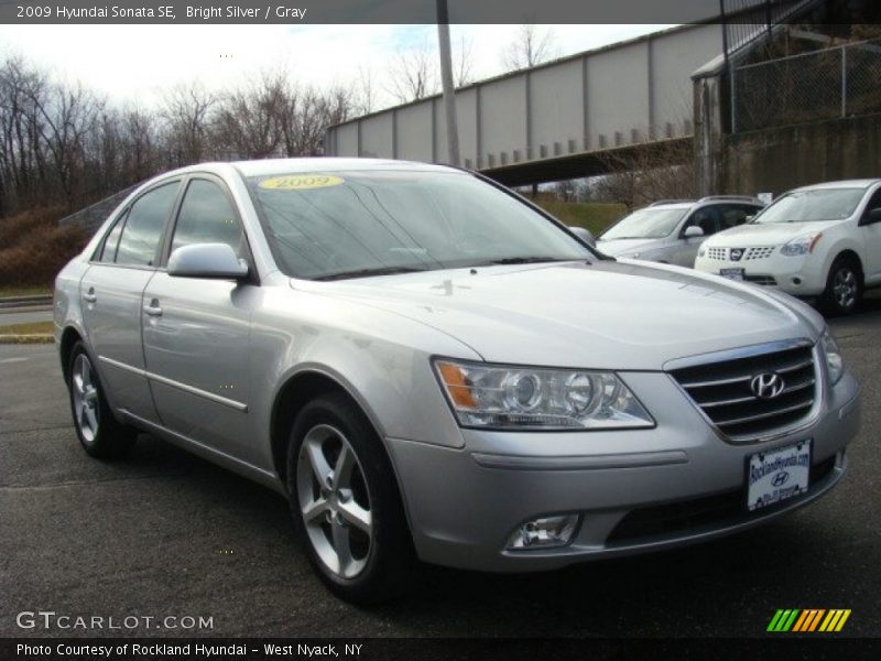 Bright Silver / Gray 2009 Hyundai Sonata SE