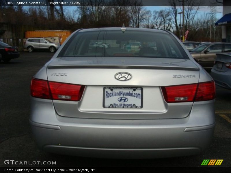 Bright Silver / Gray 2009 Hyundai Sonata SE