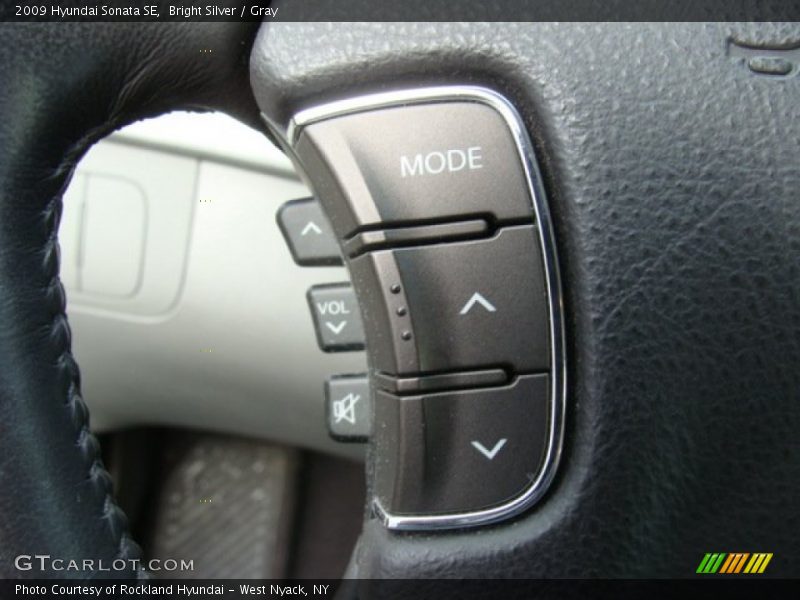 Bright Silver / Gray 2009 Hyundai Sonata SE