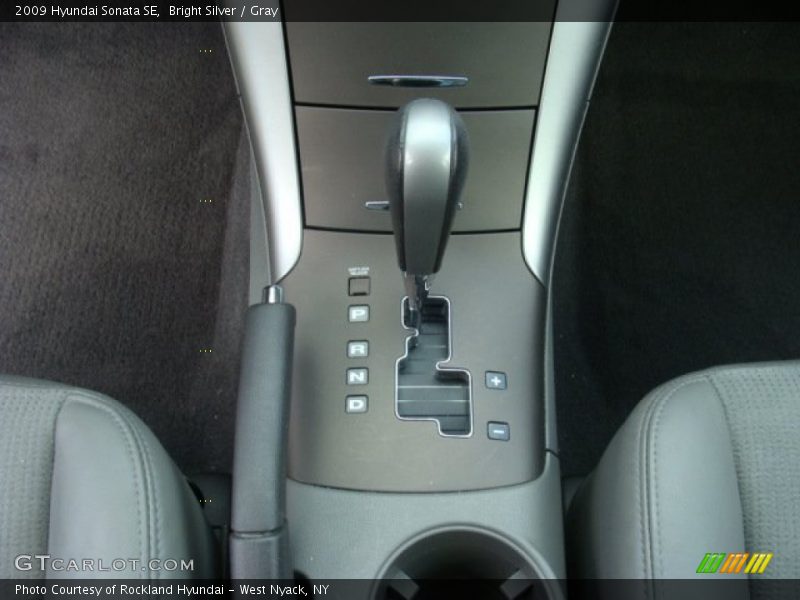 Bright Silver / Gray 2009 Hyundai Sonata SE