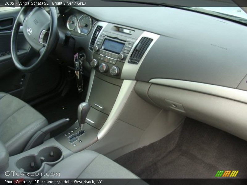 Bright Silver / Gray 2009 Hyundai Sonata SE