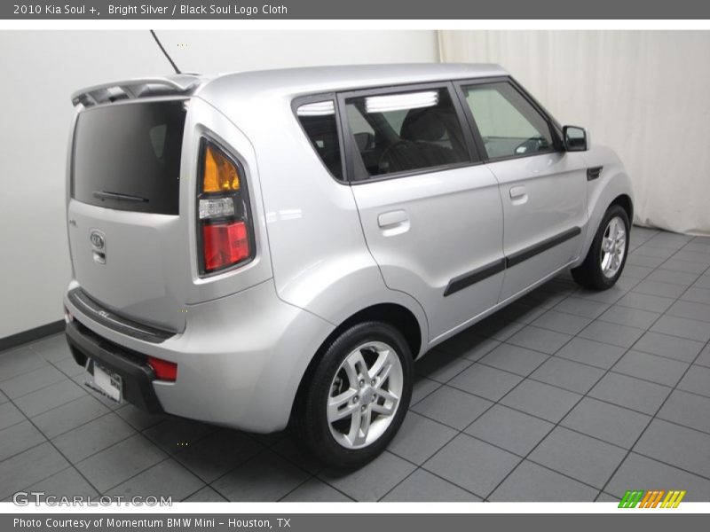 Bright Silver / Black Soul Logo Cloth 2010 Kia Soul +