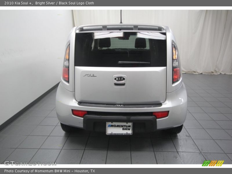 Bright Silver / Black Soul Logo Cloth 2010 Kia Soul +
