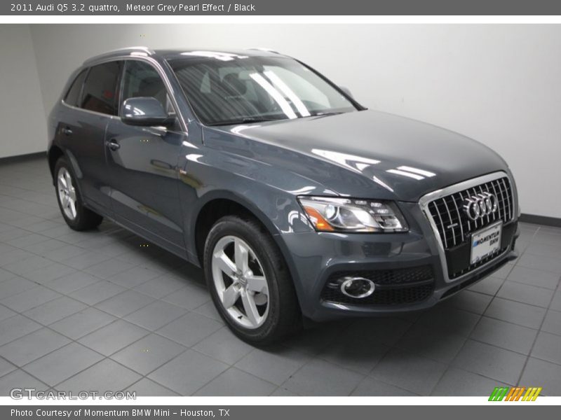 Meteor Grey Pearl Effect / Black 2011 Audi Q5 3.2 quattro