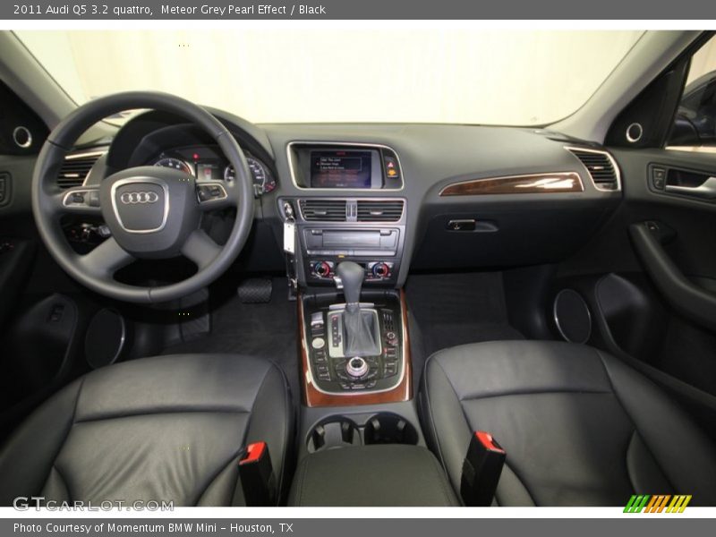 Dashboard of 2011 Q5 3.2 quattro