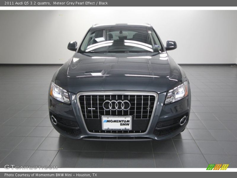 Meteor Grey Pearl Effect / Black 2011 Audi Q5 3.2 quattro