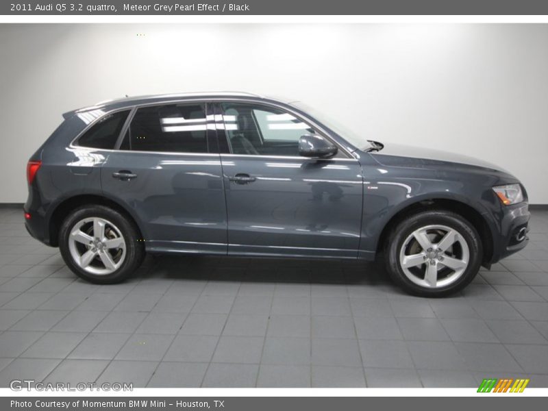 Meteor Grey Pearl Effect / Black 2011 Audi Q5 3.2 quattro